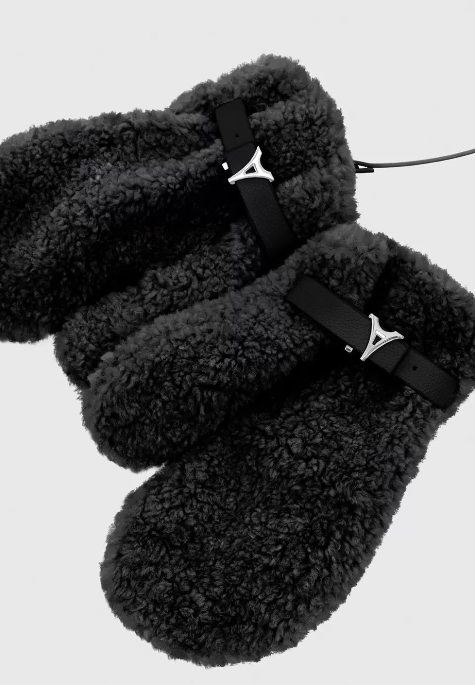 Manière De Voir Eiffel Plush Mittens And Vegan Leather And Plush Puffer Scarf Set - Bl>Woman Gloves